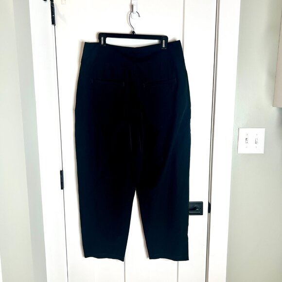 CAbi Style #4695 Chilling Black Pull On Tapered Leg Pants Classic Size Large - Picture 3 of 5